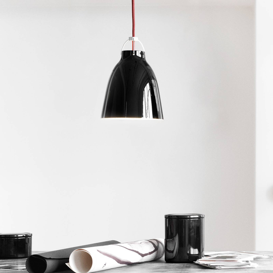 FRITZ HANSEN Caravaggio P1, kiiltomusta