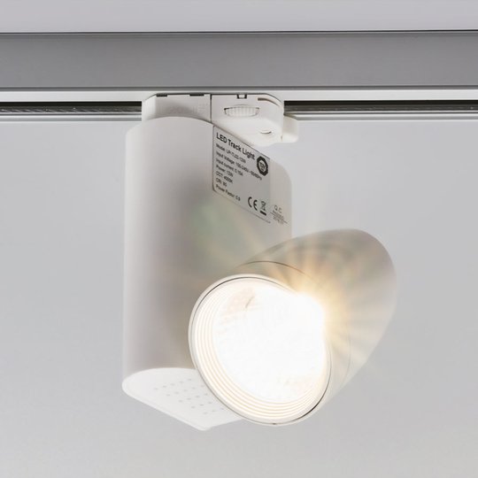 Kolmivaihe-virtakiskosäteilijä Colin LED-lampuilla