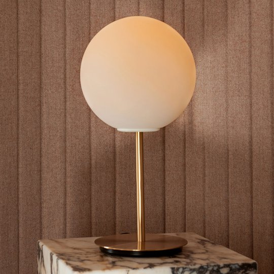 Menu TR Bulb DTW pöytälamppu 41cm messinki/matta