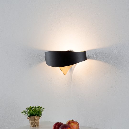 Musta-kultainen design-seinävalaisin Scudo LED
