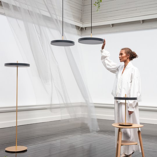 UMAGE Asteria Floor LED-lattiavalaisin musta