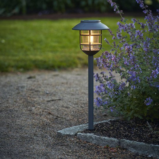 Aurinkokäyttöinen Filippa-LED-valaisin maapiikillä