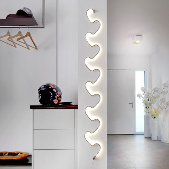 LED-seinävalaisin Step pistokkeella