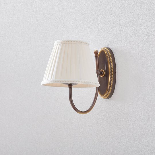 Classic-seinävalaisin kaarevalla varrella