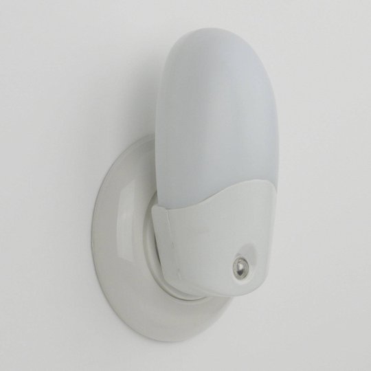 LED-yövalo Oval hämärätunnistimella
