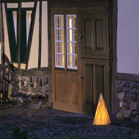 Pyramidi Sahara 54 cm kumialustalla