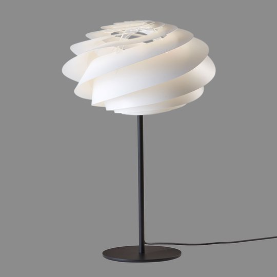 LE KLINT Swirl -design-pöytälamppu valkoinen