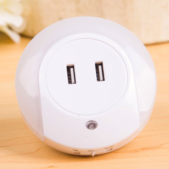 LED-yövalo Brit, tunnistin, USB-liitäntä, pyöreä