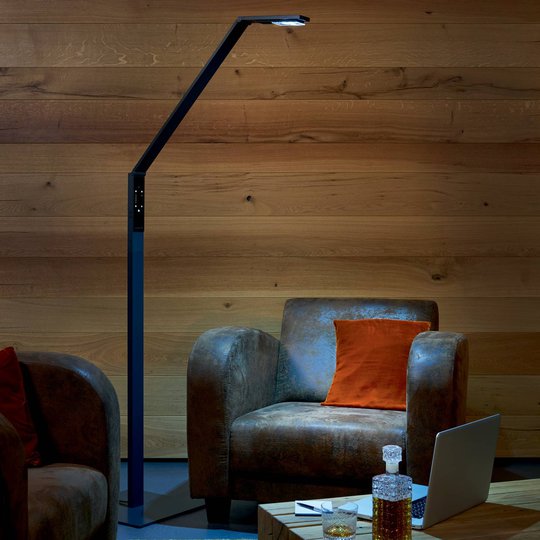 Luctra Floor Linear LED-lattiavalaisin musta