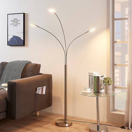 Kolmilamppuinen LED-lattiavalo Anea