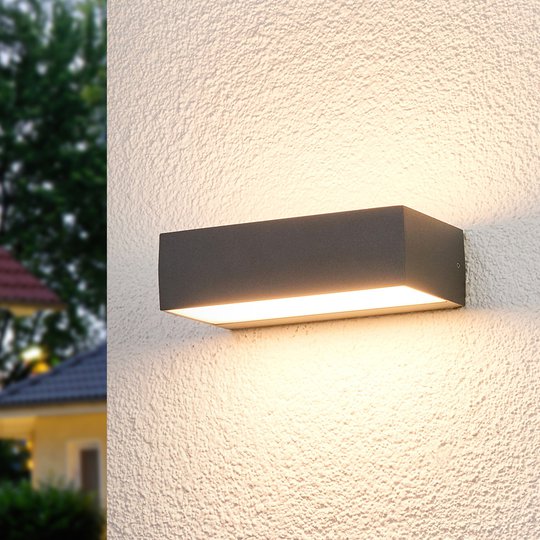 Lissi – kulmikas LED-ukoseinävalaisin
