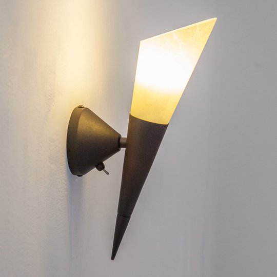 Seinävalaisin Alva E14-LED-lampulla