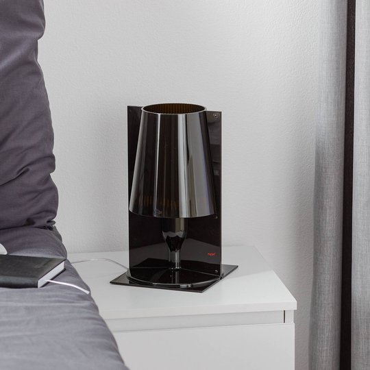 Kartell Take -pöytävalaisin, savunharmaa