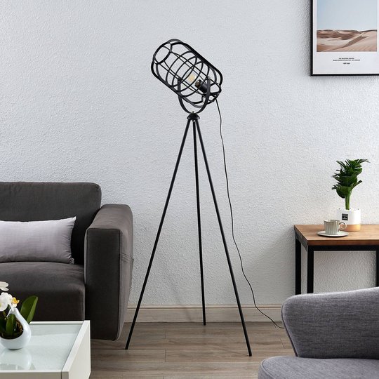 Lindby Keara-lattiavalo, kolmijalka häkkivarjostin