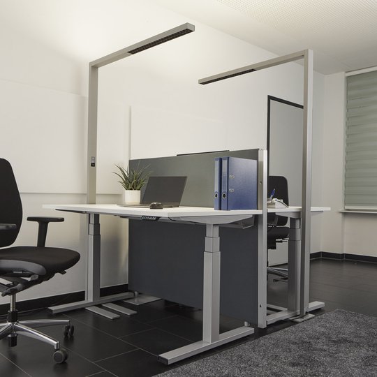 LED-toimistolattiavalaisin Jolinda himmen., hopea