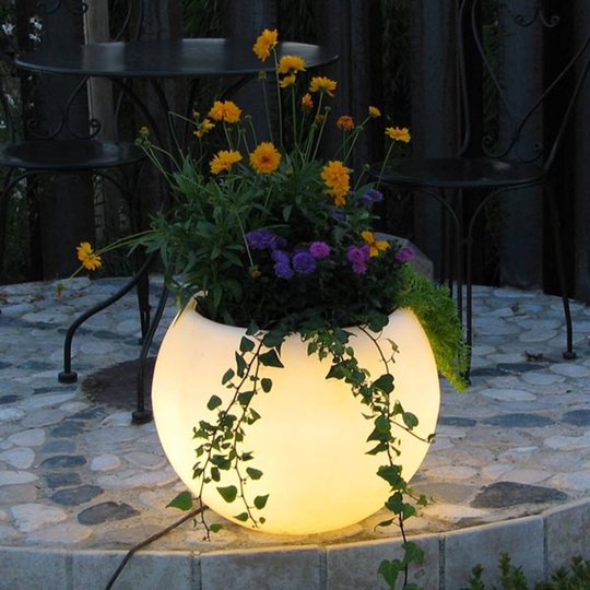 LED-kukka-astia Flora, akku, 50 cm valkoiset LEDit