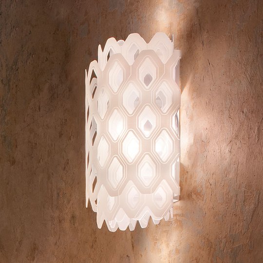 Slamp Charlotte -seinävalaisin, kennokuvio
