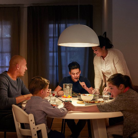 E27 A19 LED-lamppu päivä/yötunnistin 7,5 W 2 700 K