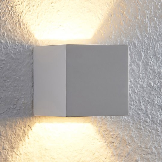 Lindby Quaso -LED-seinävalaisin valkoista kipsiä