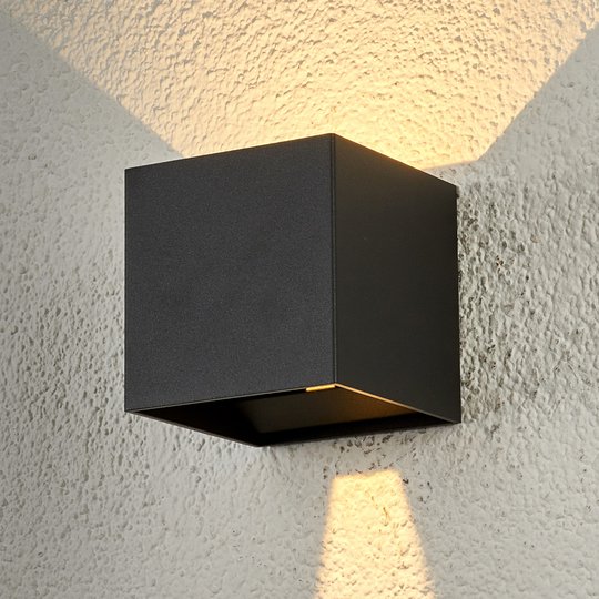 Kuutiomainen Ella LED-ulkoseinävalaisin