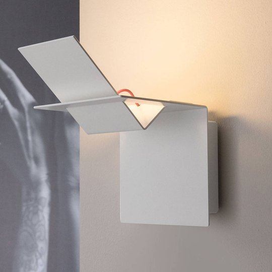 Karman Lamina -design-LED-seinävalo sisäkäyttöön