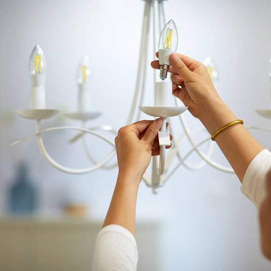 WiZ LED-Filament C35 E14 6,5W 2700–6500K kirkas