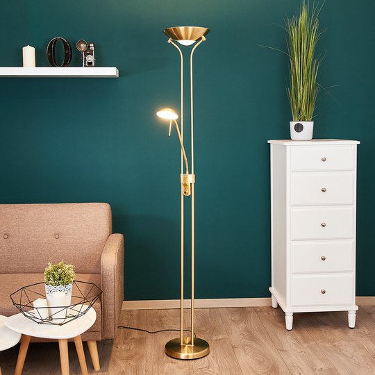 Josefin-LED-lattiavalo lukuvalaisimella, messinki