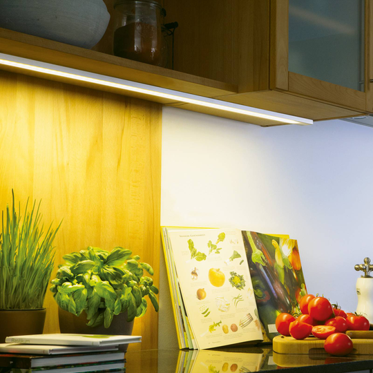 Pinta-asennettava valo Dynamic LED Top-Stick 120cm