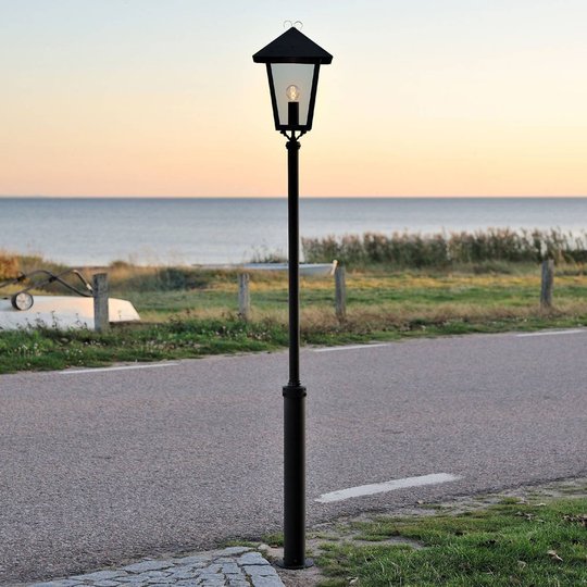 Modernin tyylin lyhtypylväs BENU