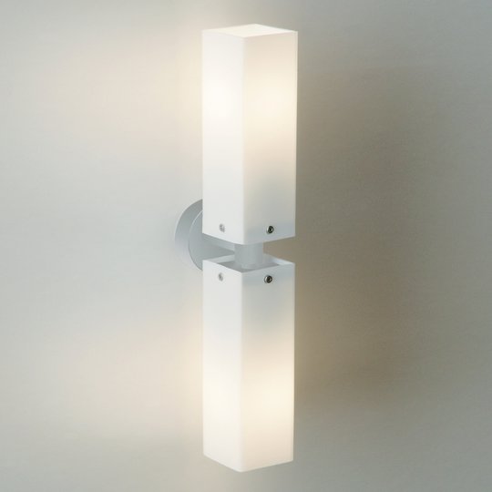 Kaksinkert. CUBE TWIN -seinävalaisin matta nikkeli