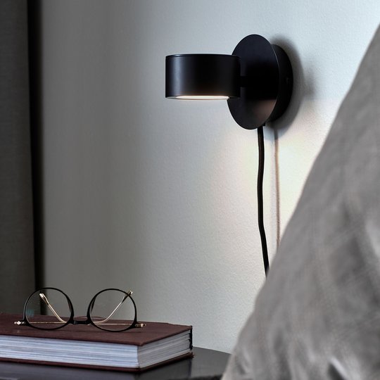 LED-seinävalaisin Clyde, pistoke ja himmennin