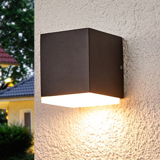 LED-seinävalaisin Sarah muovidiffuusorilla