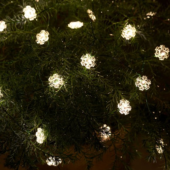 LED-valoketju Nynne 40-lamppuinen sisälle ja ulos