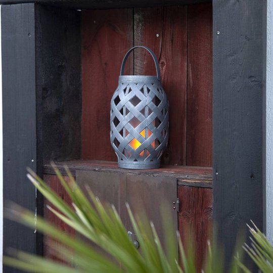 Wicker Flame -LED-lyhty, musta