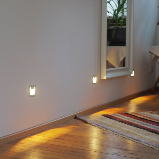 LED-seinäuppovalaisin Pen, kulmikas