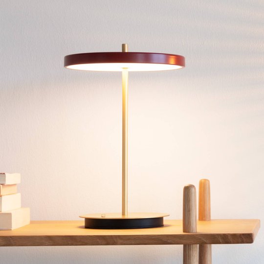 UMAGE -LED-pöytälamppu Asteria move, punainen