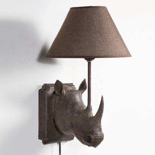 RHINO-seinävalaisin, jossa on sitä jotain