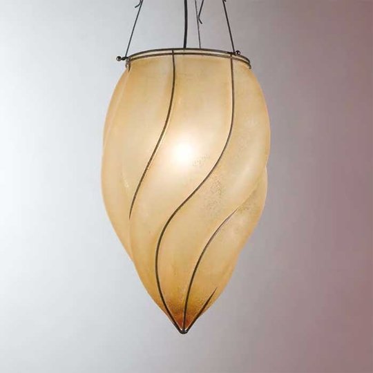 Taianomainen Pozzo-riippuvalaisin, 49 cm