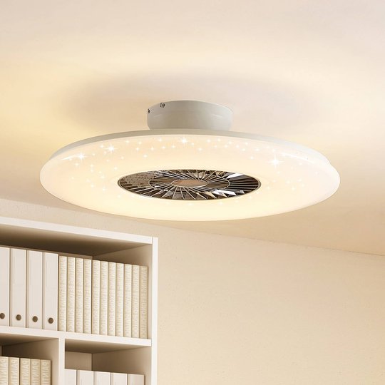 Lindby Klamina -LED-kattotuuletin valolla