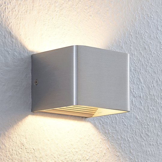 Nikkelinvärinen Lonisa LED-seinävalaisin