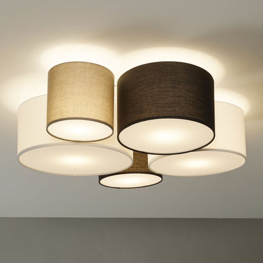 Kattolamppu Hotel viidellä tekstiilivarjostimella