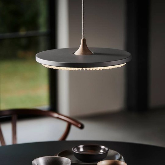 LE KLINT Soleil -LED-riippuvalaisin, harmaa Ø35 cm