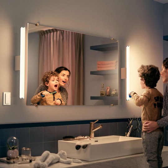Philips Hue White Ambiance Adore -seinälamppu 67cm