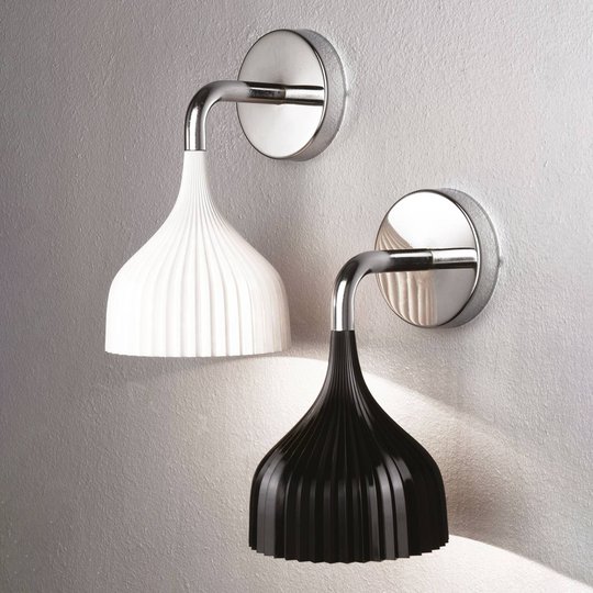 Kartell É -LED-seinävalaisin, valkoinen