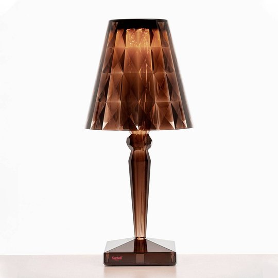 Kartell Big Battery -pöytälamppu IP54, cola