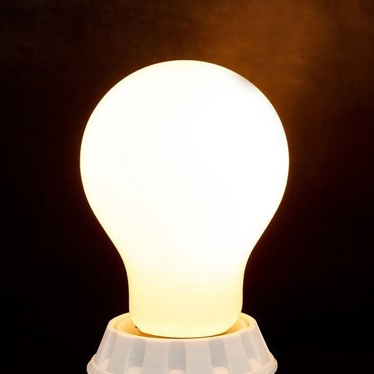 E27 -LED-lamppu 7W, 806Lm, 2700K, opaali