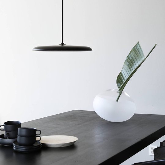 LED-riippuvalaisin Artist, Ø 40 cm, musta