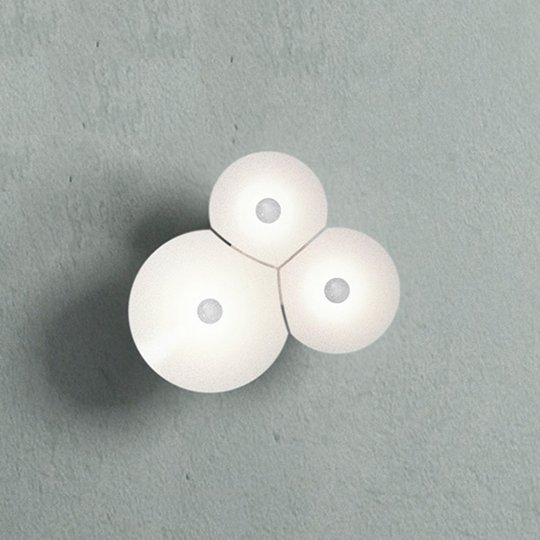 Luceplan Bulbullia -LED-seinävalaisin 3-lamppuinen