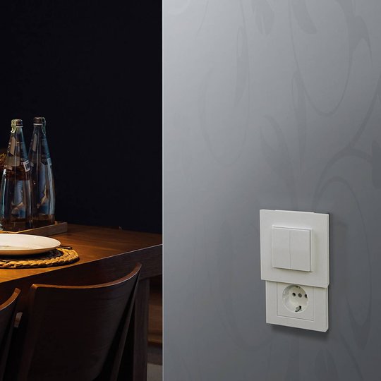 Hidden Socket, pistorasian kuori ja katkaisija