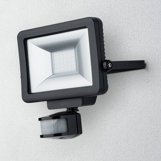 Theben theLeda B20L LED-kohdevalaisin ulos musta